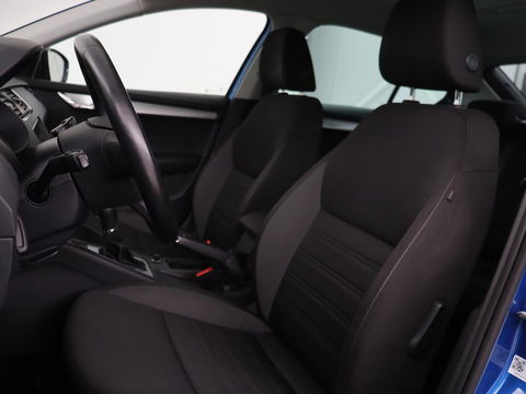 Škoda Octavia 1.5 TSI Business Edition | Stoelverwarming | Trekhaak | Carplay | Parkeerhulp | Navigatie | Verwarmde voorruit | Climate control | Cruise control
