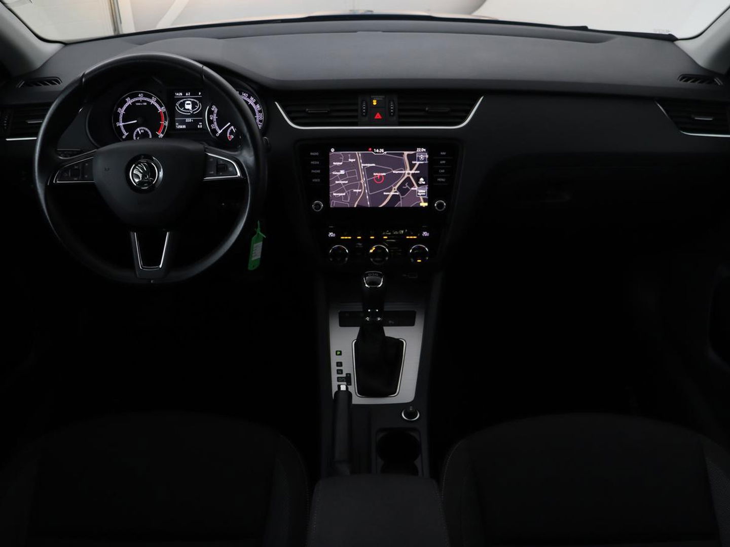 Škoda Octavia 1.5 TSI Business Edition | Stoelverwarming | Trekhaak | Carplay | Parkeerhulp | Navigatie | Verwarmde voorruit | Climate control | Cruise control