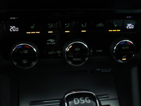 Škoda Octavia 1.5 TSI Business Edition | Stoelverwarming | Trekhaak | Carplay | Parkeerhulp | Navigatie | Verwarmde voorruit | Climate control | Cruise control