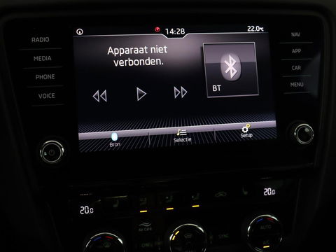 Škoda Octavia 1.5 TSI Business Edition | Stoelverwarming | Trekhaak | Carplay | Parkeerhulp | Navigatie | Verwarmde voorruit | Climate control | Cruise control