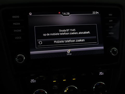 Škoda Octavia 1.5 TSI Business Edition | Stoelverwarming | Trekhaak | Carplay | Parkeerhulp | Navigatie | Verwarmde voorruit | Climate control | Cruise control