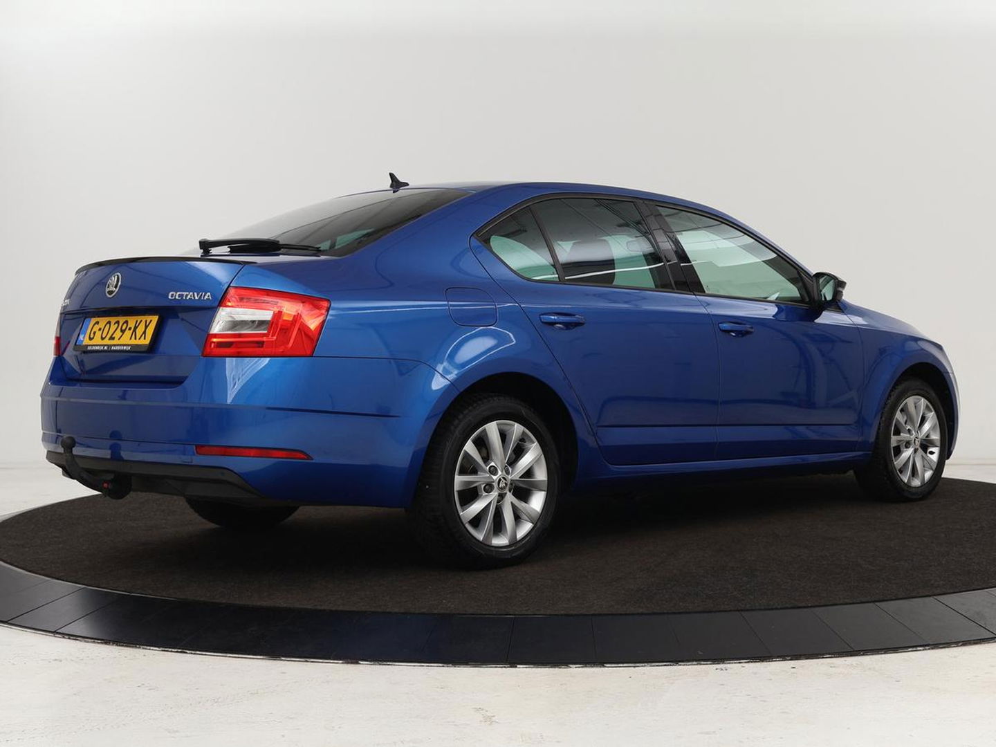 Škoda Octavia 1.5 TSI Business Edition | Stoelverwarming | Trekhaak | Carplay | Parkeerhulp | Navigatie | Verwarmde voorruit | Climate control | Cruise control