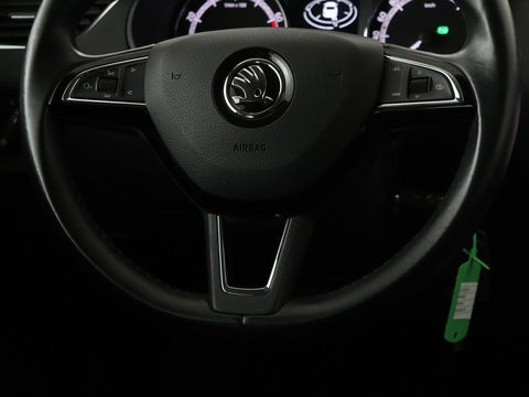 Škoda Octavia 1.5 TSI Business Edition | Stoelverwarming | Trekhaak | Carplay | Parkeerhulp | Navigatie | Verwarmde voorruit | Climate control | Cruise control