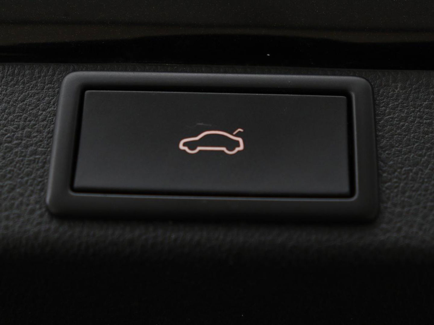 Škoda Octavia 1.0 e-TSI Business Edition | Trekhaak | Camera | Sfeerverlichting | Carplay | Navigatie | Side Assist | Climate control | Digital Cockpit | Full LED