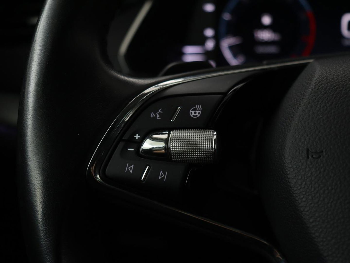 Škoda Octavia 1.0 e-TSI Business Edition | Trekhaak | Camera | Sfeerverlichting | Carplay | Navigatie | Side Assist | Climate control | Digital Cockpit | Full LED