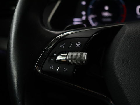 Škoda Octavia 1.0 e-TSI Business Edition | Trekhaak | Camera | Sfeerverlichting | Carplay | Navigatie | Side Assist | Climate control | Digital Cockpit | Full LED
