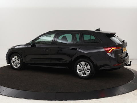 Škoda Octavia 1.0 e-TSI Business Edition | Trekhaak | Camera | Sfeerverlichting | Carplay | Navigatie | Side Assist | Climate control | Digital Cockpit | Full LED