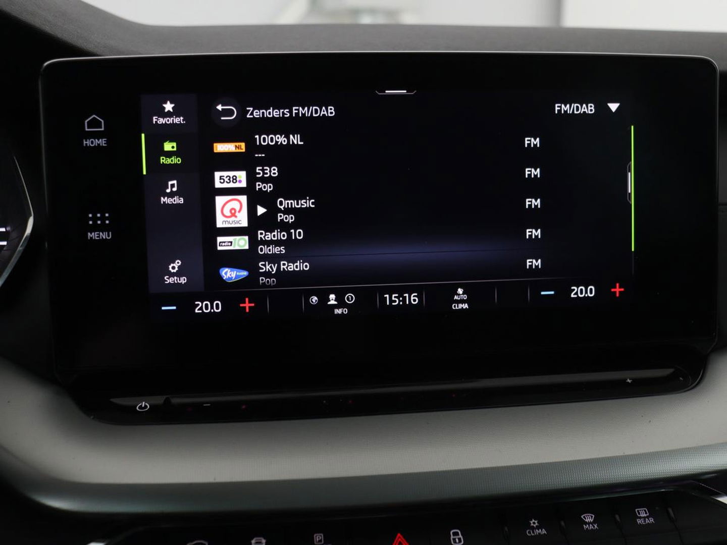 Škoda Octavia 1.0 e-TSI Business Edition | Trekhaak | Camera | Sfeerverlichting | Carplay | Navigatie | Side Assist | Climate control | Digital Cockpit | Full LED