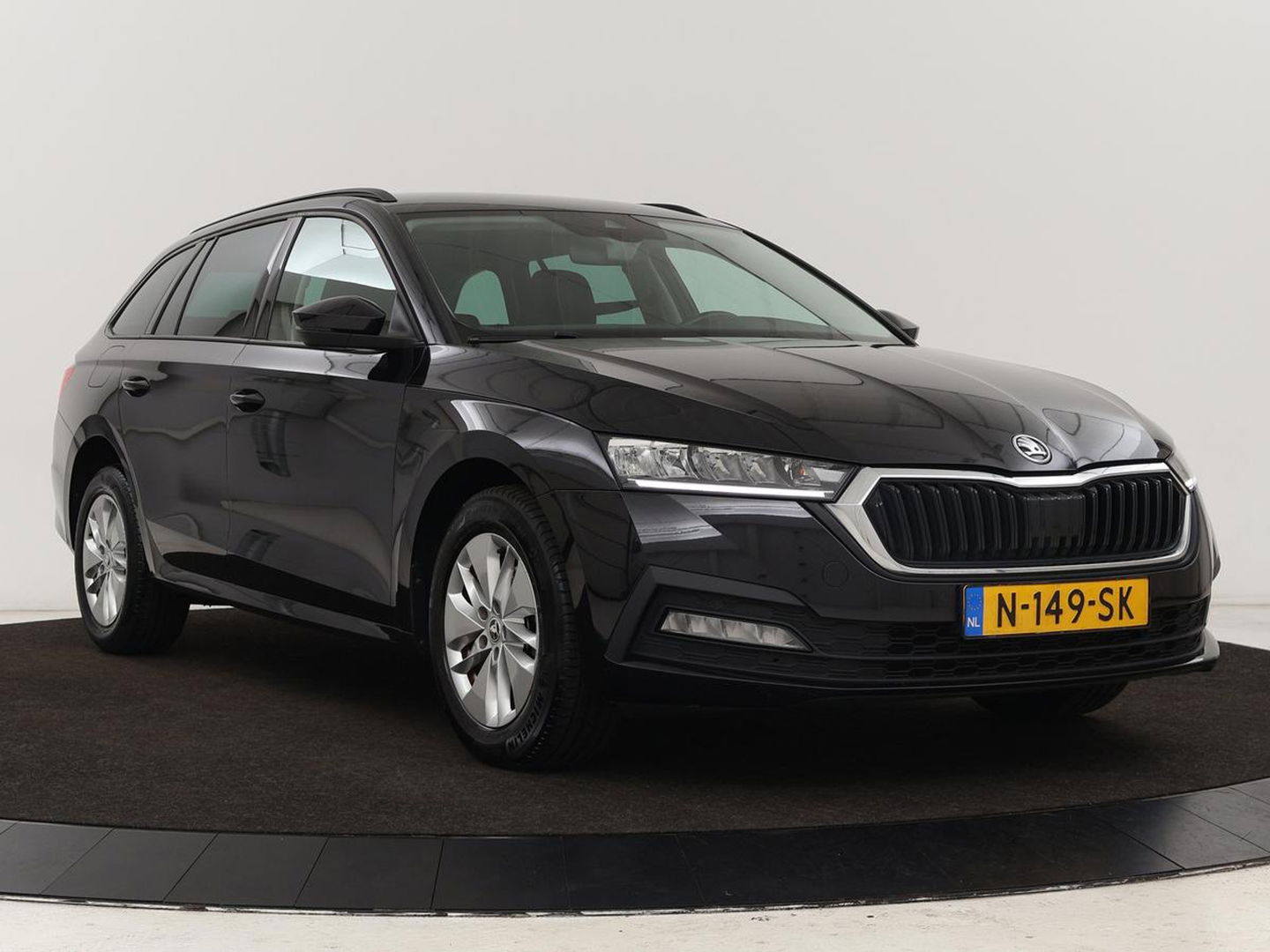 Škoda Octavia 1.0 e-TSI Business Edition | Trekhaak | Camera | Sfeerverlichting | Carplay | Navigatie | Side Assist | Climate control | Digital Cockpit | Full LED
