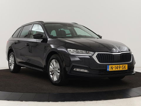 Škoda Octavia 1.0 e-TSI Business Edition | Trekhaak | Camera | Sfeerverlichting | Carplay | Navigatie | Side Assist | Climate control | Digital Cockpit | Full LED