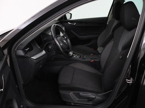 Škoda Octavia 1.0 e-TSI Business Edition | Trekhaak | Camera | Sfeerverlichting | Carplay | Navigatie | Side Assist | Climate control | Digital Cockpit | Full LED