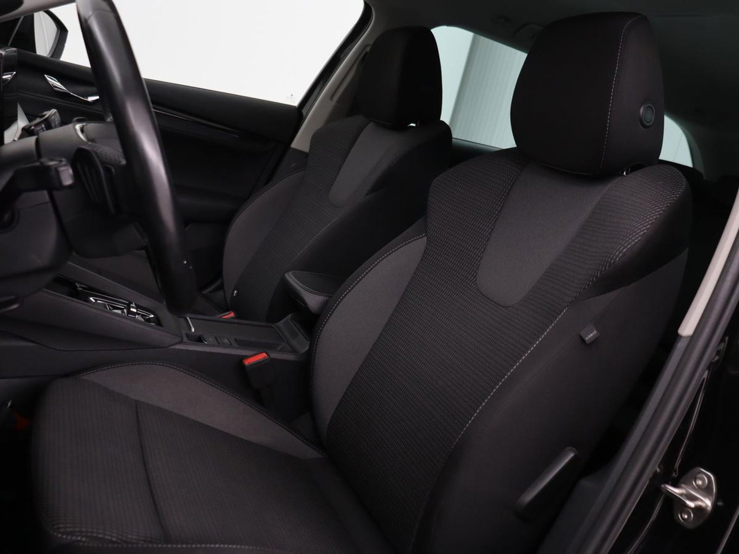 Škoda Octavia 1.0 e-TSI Business Edition | Trekhaak | Camera | Sfeerverlichting | Carplay | Navigatie | Side Assist | Climate control | Digital Cockpit | Full LED