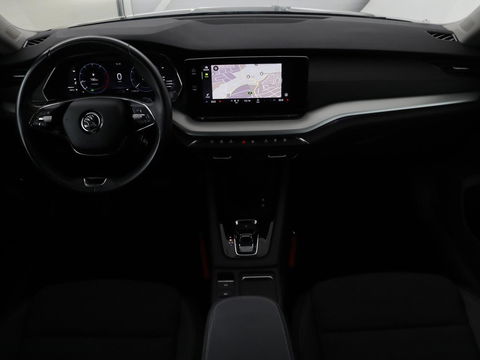 Škoda Octavia 1.0 e-TSI Business Edition | Trekhaak | Camera | Sfeerverlichting | Carplay | Navigatie | Side Assist | Climate control | Digital Cockpit | Full LED