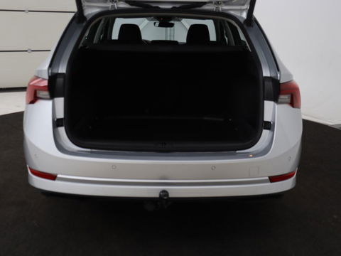Škoda Octavia 1.5 e-TSI Business Edition | Stoelverwarming | Trekhaak | Keyless | Carplay | Navigatie | Full LED | Parkeerhulp | Digital Cockpit | Climate control | Cruise control