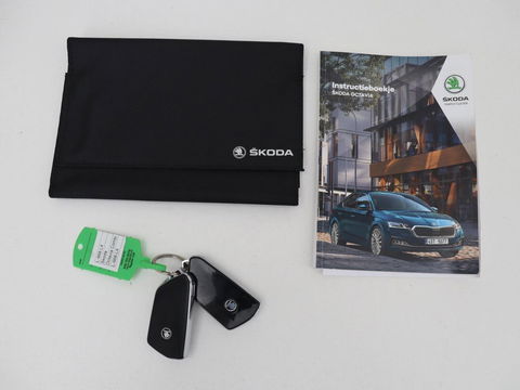 Škoda Octavia 1.5 e-TSI Business Edition | Stoelverwarming | Trekhaak | Keyless | Carplay | Navigatie | Full LED | Parkeerhulp | Digital Cockpit | Climate control | Cruise control