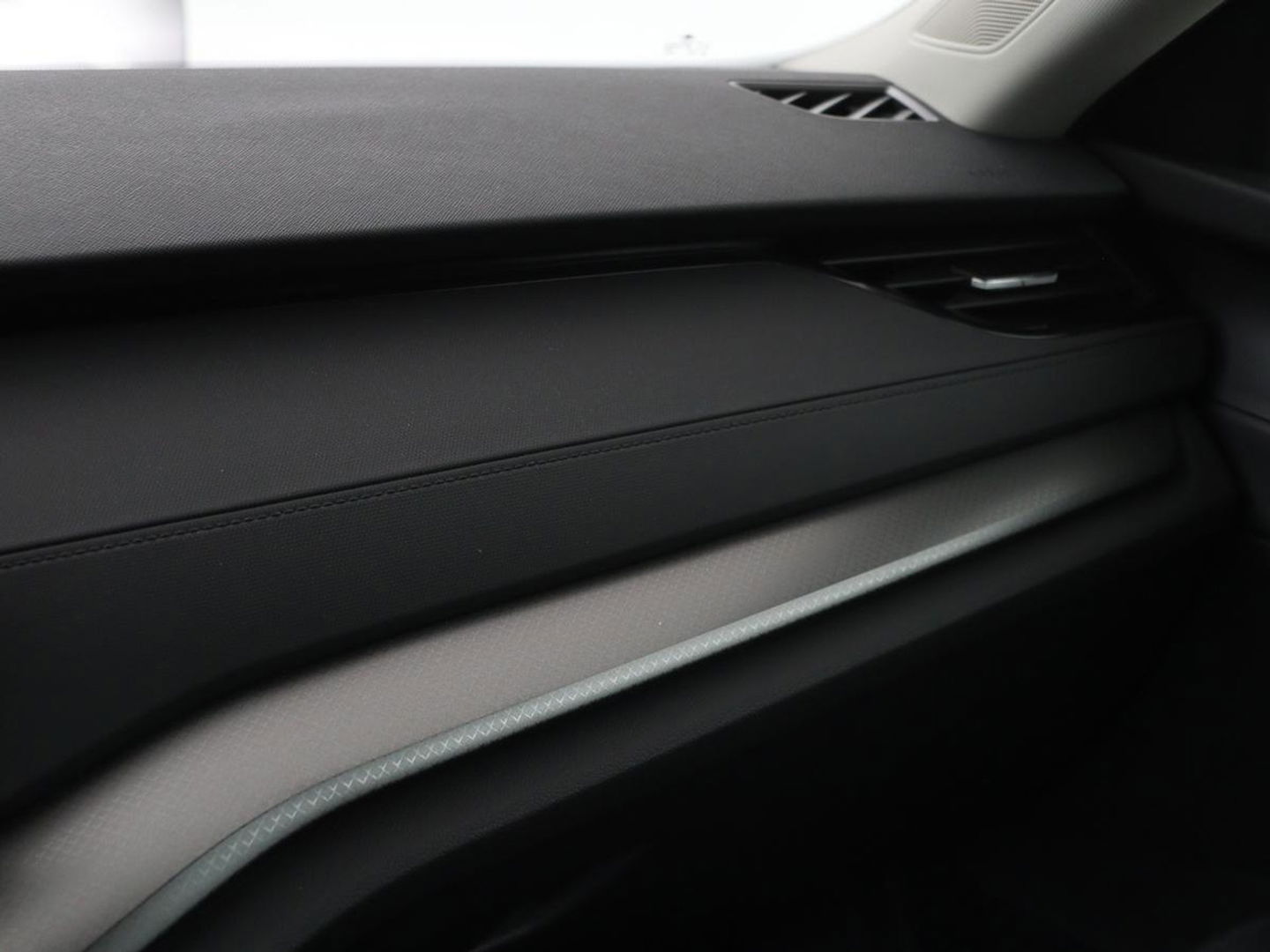 Škoda Octavia 1.5 e-TSI Business Edition | Stoelverwarming | Trekhaak | Keyless | Carplay | Navigatie | Full LED | Parkeerhulp | Digital Cockpit | Climate control | Cruise control