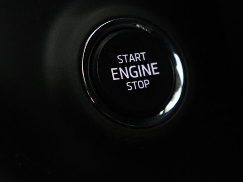 Škoda Octavia 1.5 e-TSI Business Edition | Stoelverwarming | Trekhaak | Keyless | Carplay | Navigatie | Full LED | Parkeerhulp | Digital Cockpit | Climate control | Cruise control