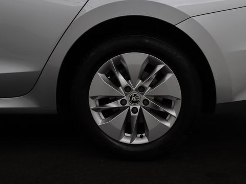 Škoda Octavia 1.5 e-TSI Business Edition | Stoelverwarming | Trekhaak | Keyless | Carplay | Navigatie | Full LED | Parkeerhulp | Digital Cockpit | Climate control | Cruise control