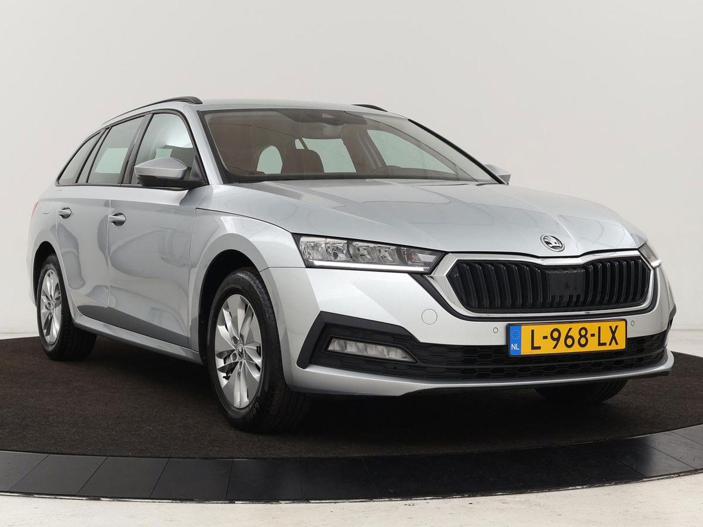 Škoda Octavia 1.5 e-TSI Business Edition | Stoelverwarming | Trekhaak | Keyless | Carplay | Navigatie | Full LED | Parkeerhulp | Digital Cockpit | Climate control | Cruise control