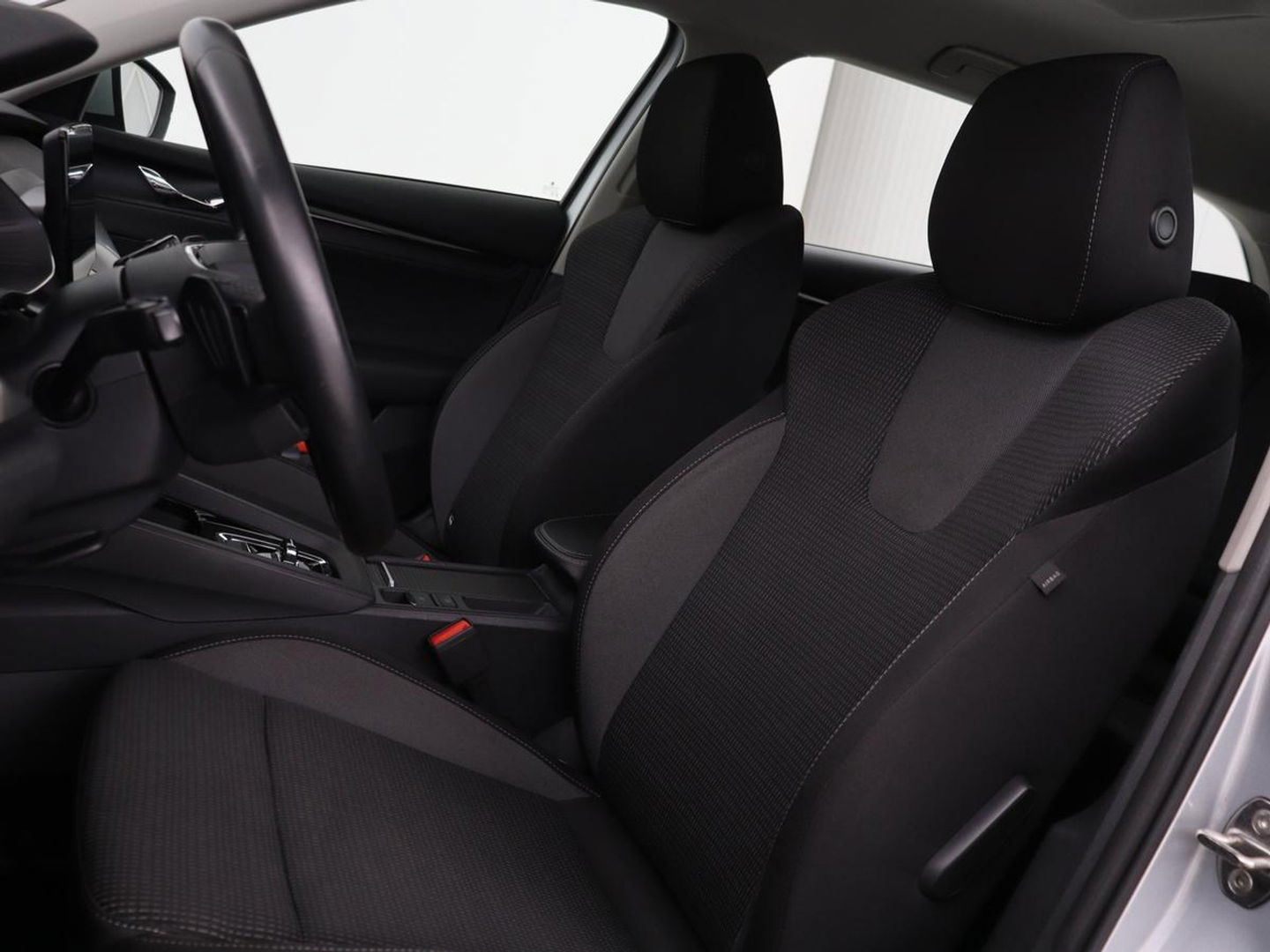 Škoda Octavia 1.5 e-TSI Business Edition | Stoelverwarming | Trekhaak | Keyless | Carplay | Navigatie | Full LED | Parkeerhulp | Digital Cockpit | Climate control | Cruise control