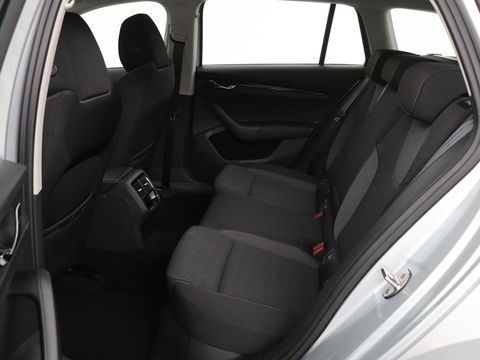 Škoda Octavia 1.5 e-TSI Business Edition | Stoelverwarming | Trekhaak | Keyless | Carplay | Navigatie | Full LED | Parkeerhulp | Digital Cockpit | Climate control | Cruise control