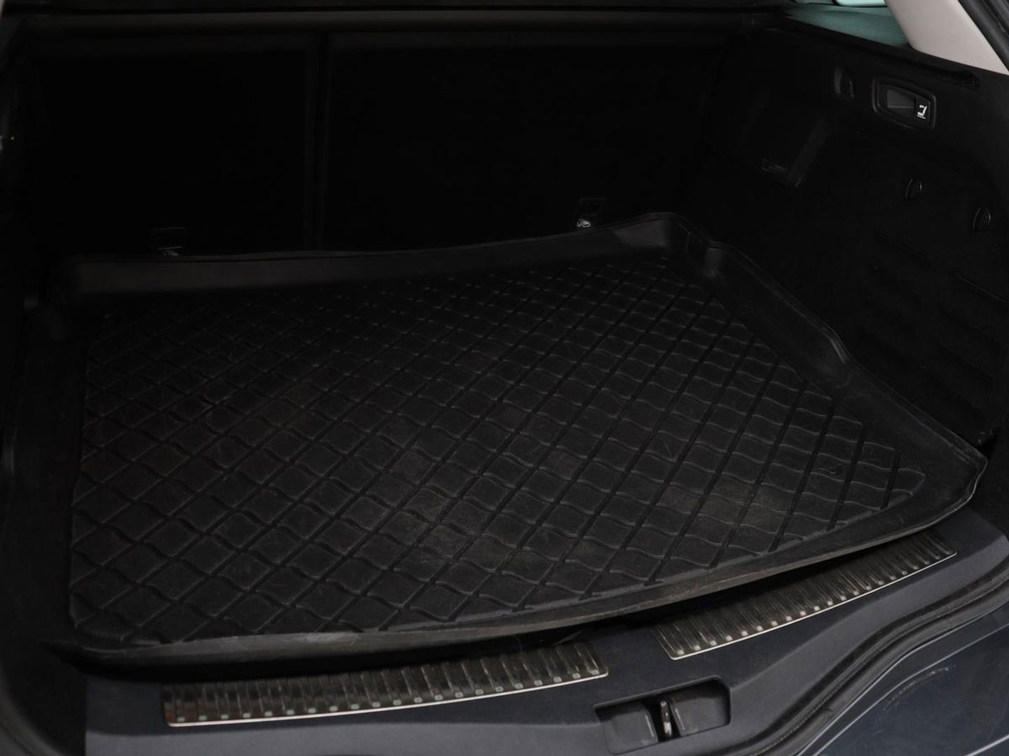 Renault Mégane 1.3 TCe Bose | Leder | Massage | Trekhaak | Carplay | Camera | Climate control | Keyless | Navigatie | Cruise control | DAB