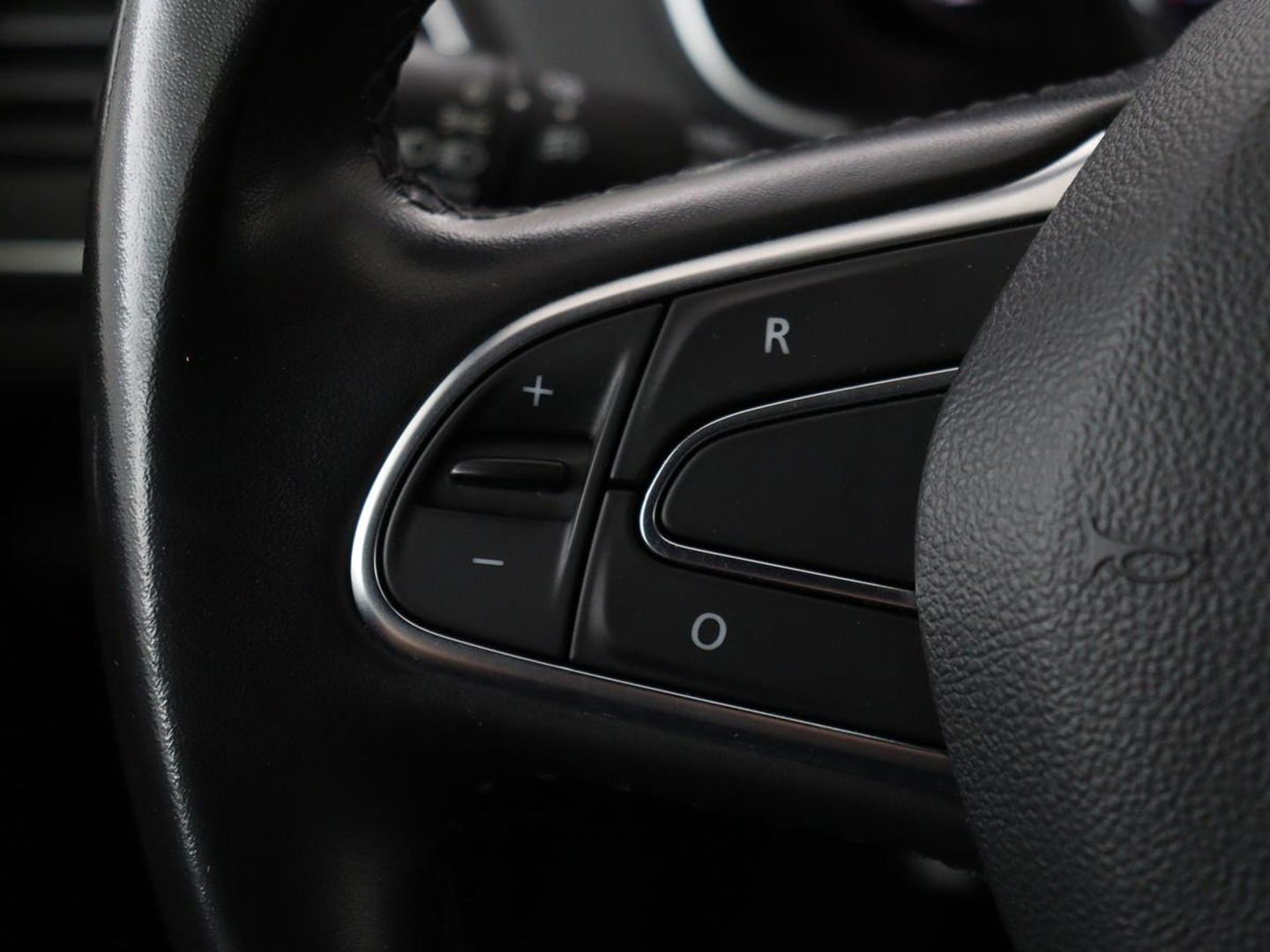 Renault Mégane 1.3 TCe Bose | Leder | Massage | Trekhaak | Carplay | Camera | Climate control | Keyless | Navigatie | Cruise control | DAB