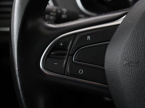 Renault Mégane 1.3 TCe Bose | Leder | Massage | Trekhaak | Carplay | Camera | Climate control | Keyless | Navigatie | Cruise control | DAB