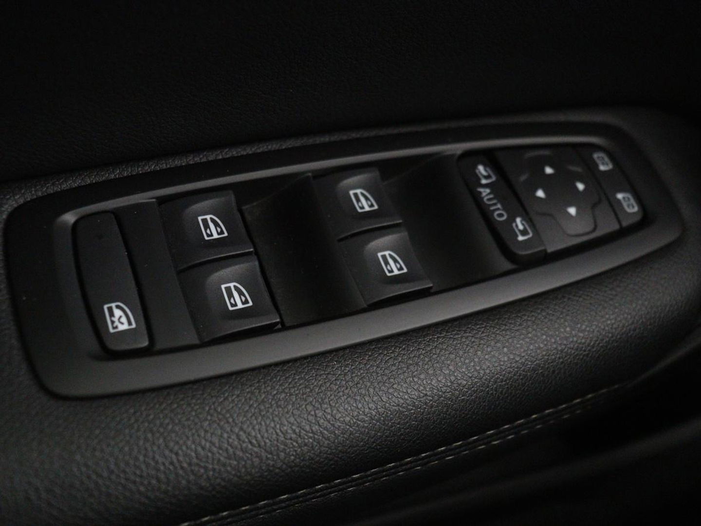 Renault Mégane 1.3 TCe Bose | Leder | Massage | Trekhaak | Carplay | Camera | Climate control | Keyless | Navigatie | Cruise control | DAB