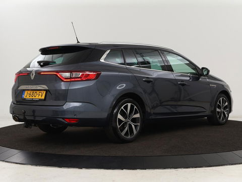 Renault Mégane 1.3 TCe Bose | Leder | Massage | Trekhaak | Carplay | Camera | Climate control | Keyless | Navigatie | Cruise control | DAB