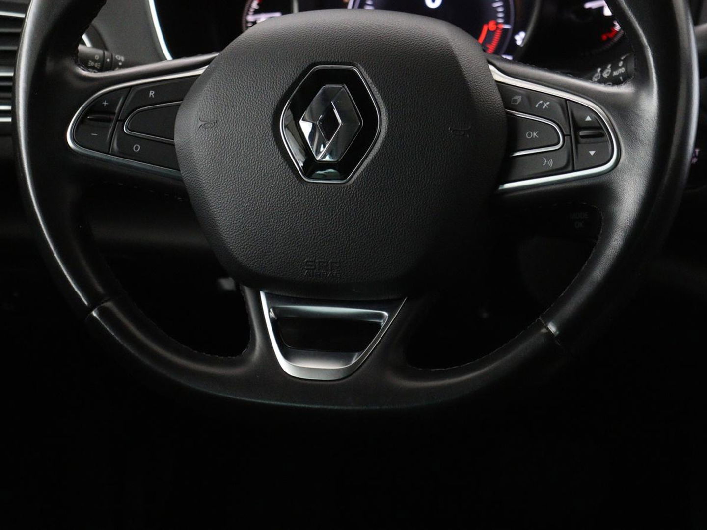 Renault Mégane 1.3 TCe Bose | Leder | Massage | Trekhaak | Carplay | Camera | Climate control | Keyless | Navigatie | Cruise control | DAB