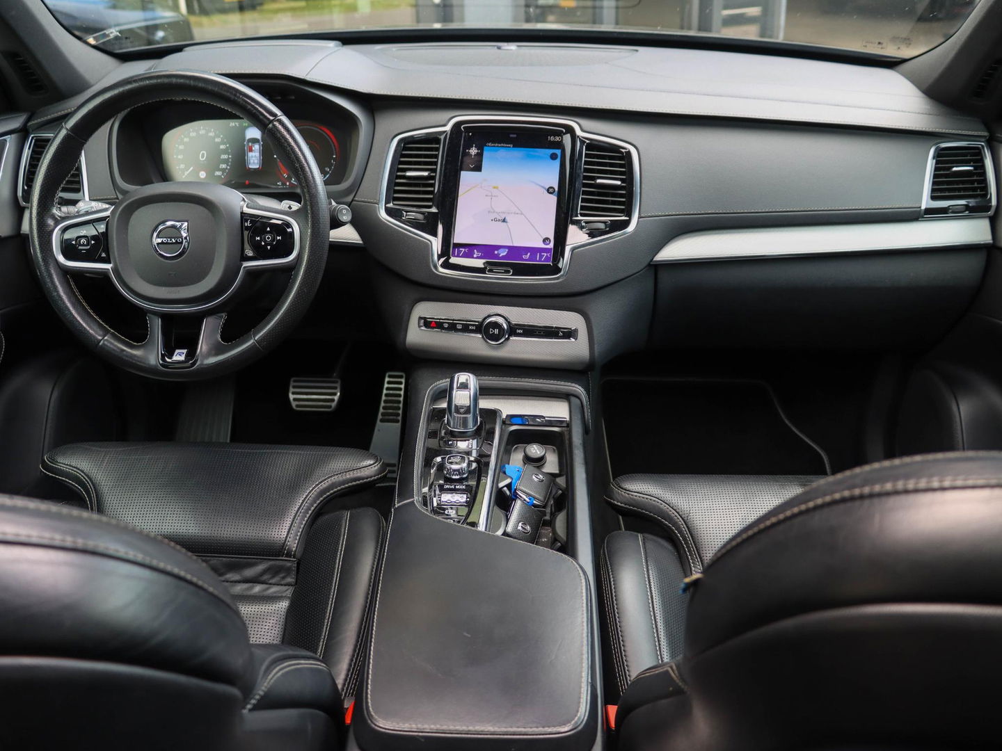 Volvo XC90 T8 Twin Engine AWD R-design | Trekhaak | Pano.dak | Stoelkoeling