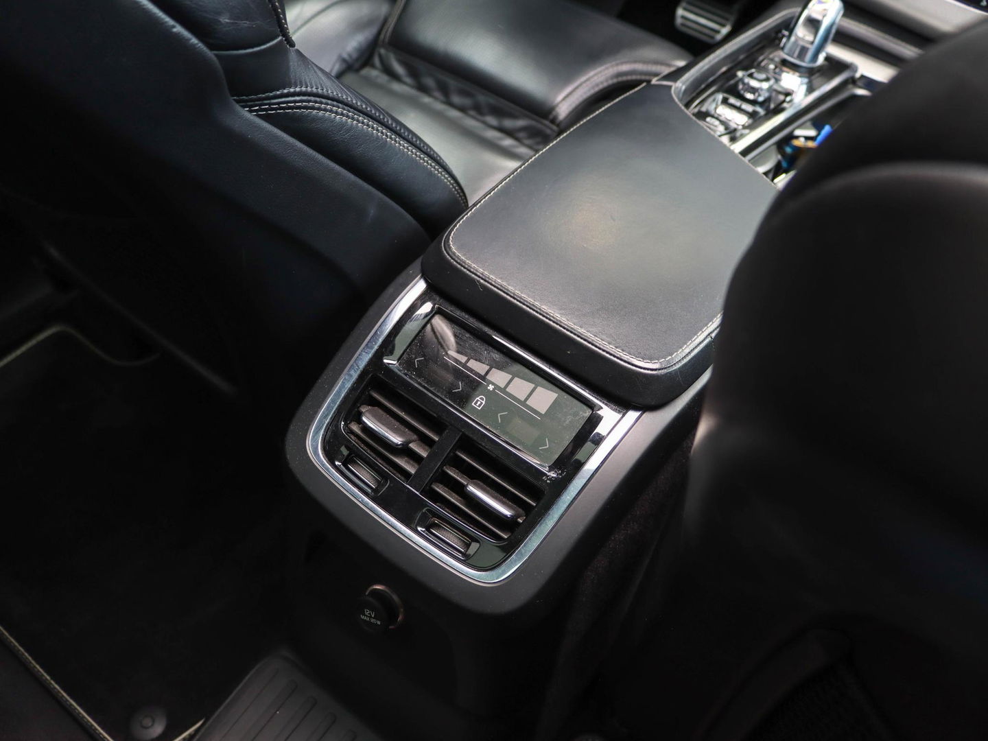 Volvo XC90 T8 Twin Engine AWD R-design | Trekhaak | Pano.dak | Stoelkoeling