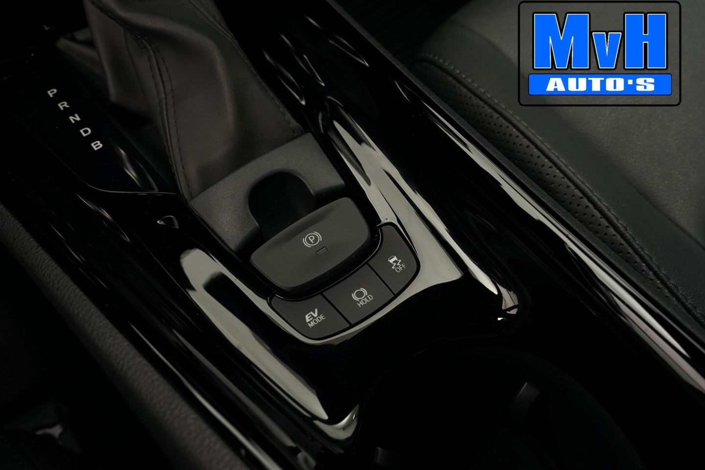Toyota C-HR 1.8 Hybrid Dynamic|LEER|CAMERA|LED|CARPLAY|LUXE!