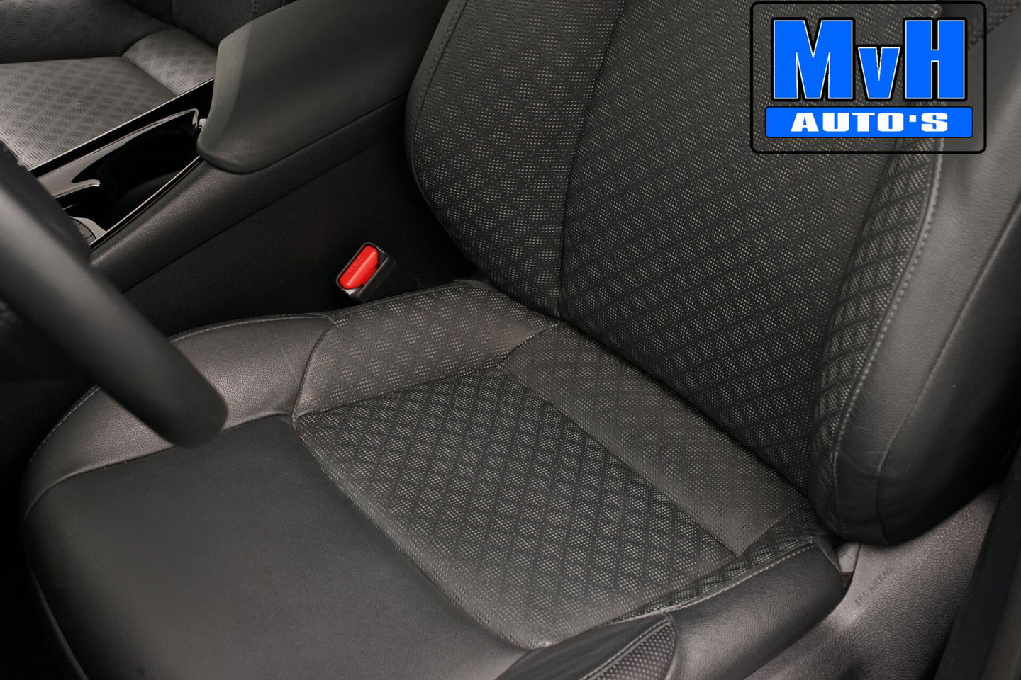 Toyota C-HR 1.8 Hybrid Dynamic|LEER|CAMERA|LED|CARPLAY|LUXE!