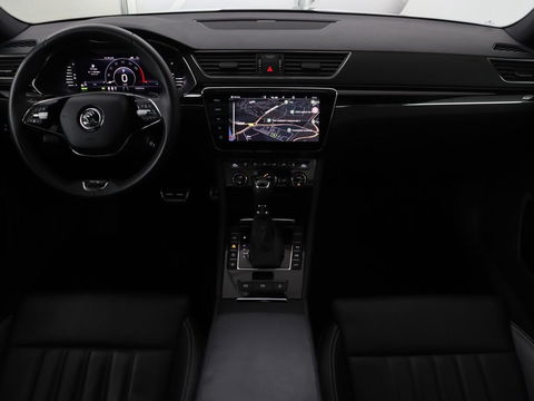 Škoda Superb Combi 1.4 TSI iV Laurin & Klement | Panoramadak | Leder | Trekhaak | Adaptive cruise | Stoelverwarming | Canton Sound |
