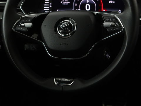 Škoda Superb Combi 1.4 TSI iV Laurin & Klement | Panoramadak | Leder | Trekhaak | Adaptive cruise | Stoelverwarming | Canton Sound |