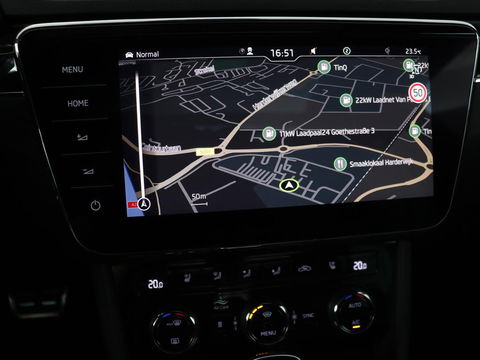 Škoda Superb Combi 1.4 TSI iV Laurin & Klement | Panoramadak | Leder | Trekhaak | Adaptive cruise | Stoelverwarming | Canton Sound |