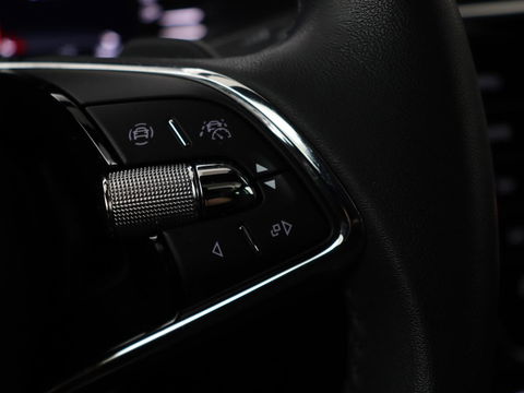 Škoda Superb Combi 1.4 TSI iV Laurin & Klement | Panoramadak | Leder | Trekhaak | Adaptive cruise | Stoelverwarming | Canton Sound |