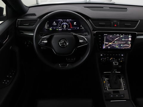 Škoda Superb Combi 1.4 TSI iV Laurin & Klement | Panoramadak | Leder | Trekhaak | Adaptive cruise | Stoelverwarming | Canton Sound |