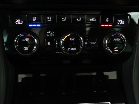 Škoda Superb Combi 1.4 TSI iV Laurin & Klement | Panoramadak | Leder | Trekhaak | Adaptive cruise | Stoelverwarming | Canton Sound |