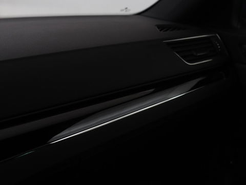 Škoda Superb Combi 1.4 TSI iV Laurin & Klement | Panoramadak | Leder | Trekhaak | Adaptive cruise | Stoelverwarming | Canton Sound |