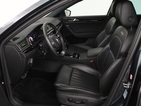 Škoda Superb Combi 1.4 TSI iV Laurin & Klement | Panoramadak | Leder | Trekhaak | Adaptive cruise | Stoelverwarming | Canton Sound |