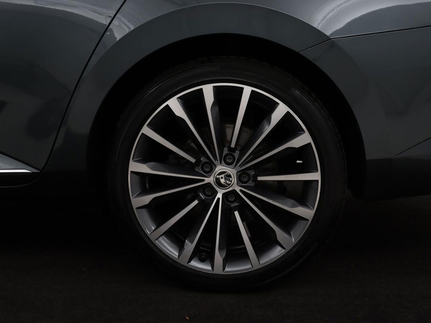 Škoda Superb Combi 1.4 TSI iV Laurin & Klement | Panoramadak | Leder | Trekhaak | Adaptive cruise | Stoelverwarming | Canton Sound |