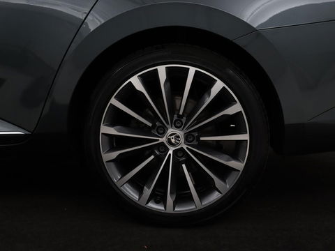 Škoda Superb Combi 1.4 TSI iV Laurin & Klement | Panoramadak | Leder | Trekhaak | Adaptive cruise | Stoelverwarming | Canton Sound |