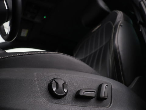 Škoda Superb Combi 1.4 TSI iV Laurin & Klement | Panoramadak | Leder | Trekhaak | Adaptive cruise | Stoelverwarming | Canton Sound |