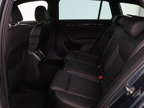 Škoda Superb Combi 1.4 TSI iV Laurin & Klement | Panoramadak | Leder | Trekhaak | Adaptive cruise | Stoelverwarming | Canton Sound |
