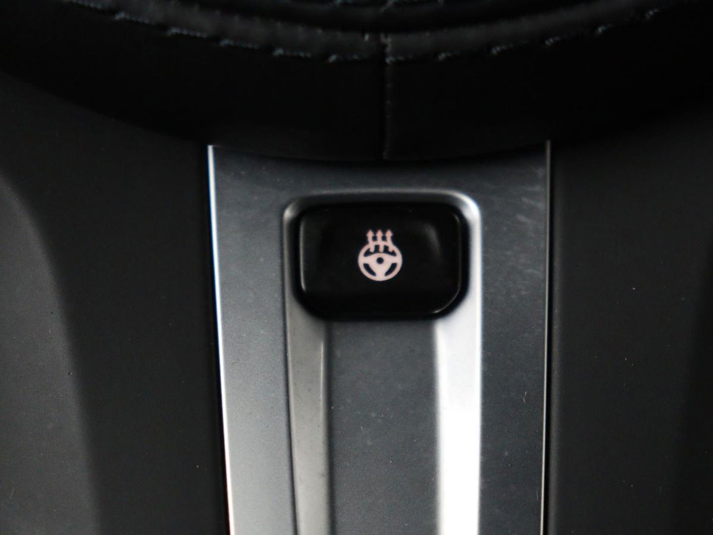 BMW X3 xDrive30e M-Sport | Leder | Adaptive cruise | Stoel & stuurverwarming | Carplay | Camera | Sportstoelen | Live Cockpit | Full LED | Navigatie
