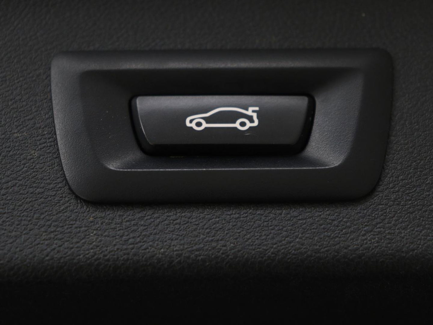 BMW X3 xDrive30e M-Sport | Leder | Adaptive cruise | Stoel & stuurverwarming | Carplay | Camera | Sportstoelen | Live Cockpit | Full LED | Navigatie