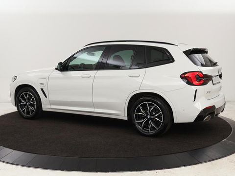 BMW X3 xDrive30e M-Sport | Leder | Adaptive cruise | Stoel & stuurverwarming | Carplay | Camera | Sportstoelen | Live Cockpit | Full LED | Navigatie